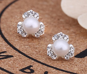 Hot Sale Cute Exquisite Simlated Pearl Crystal Stud Earring Butterfly Snowflake Star Triangle Crown Shape Earring Bijoux Brincos