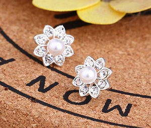 Hot Sale Cute Exquisite Simlated Pearl Crystal Stud Earring Butterfly Snowflake Star Triangle Crown Shape Earring Bijoux Brincos