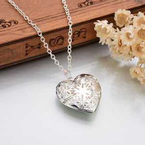 Terreau Kathy Real Shooting Plated Gold Hollow Heart-Shaped Pendant Necklace Women Jewelry Accessories Cute Photo Box